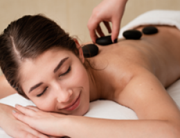 Massage đá nóng