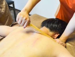 Massage bằng phương pháp ấn huyệt