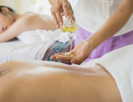 Massage thư giãn tinh dầu